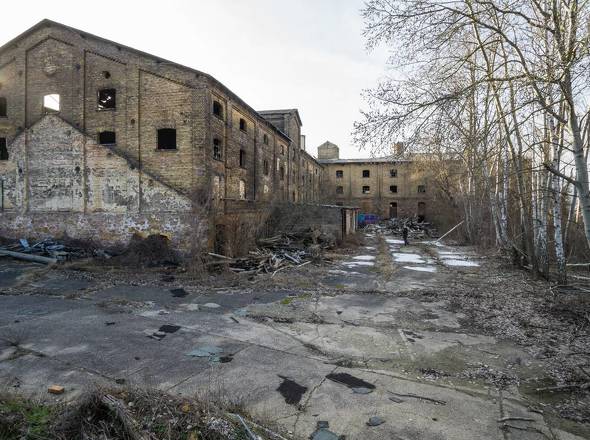 Blick auf beide Produktionsgebäude