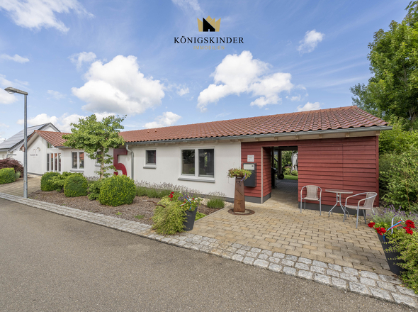 Einladend und barrierefrei – der überdachte Eingangsbereich heißt Bewohner und Gäste herzlich willkommen. 5 - Bad Urach - 23-07-2025 - 13