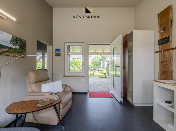 Verbunden wohnen: Der fließende Übergang schafft ein luftiges, barrierefreies Wohngefühl.5 - Bad Urach - 23-07-2025 - 33