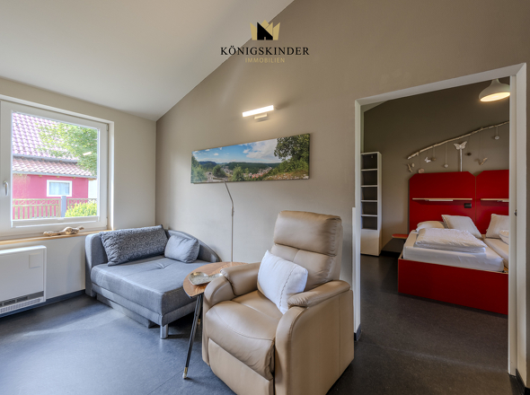 Offene Raumwirkung: Vom Wohnzimmer direkter Blick ins angrenzende Schlafzimmer.5 - Bad Urach - 23-07-2025 - 25