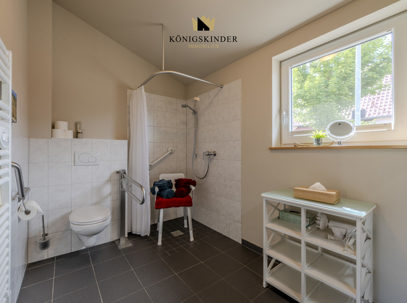 Ein Bad, das mitdenkt: bodengleiche Dusche, Haltegriffe und breite Zugänge.5 - Bad Urach - 23-07-2025 - 41