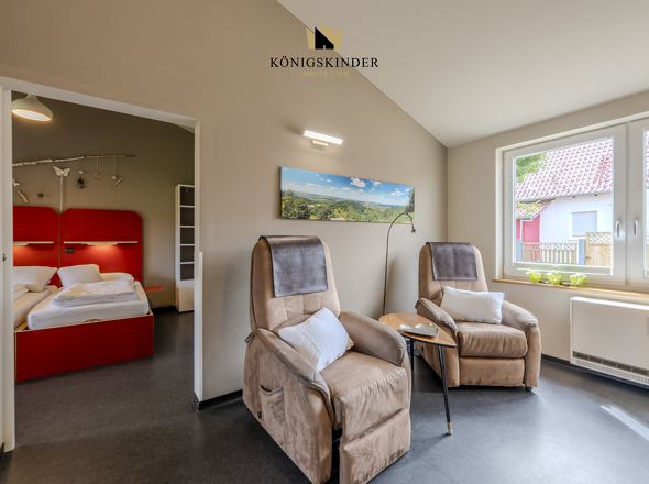 Helles Wohnzimmer mit großzügigem Schnitt – ideal zum Wohlfühlen und Verweilen. 5 - Bad Urach - 23-07-2025 - 34