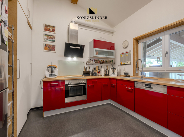 Viel Platz für kulinarische Ideen – helle, geräumige Küche mit direktem Essbereich-Anschluss. 5 - Bad Urach - 23-07-2025 - 58