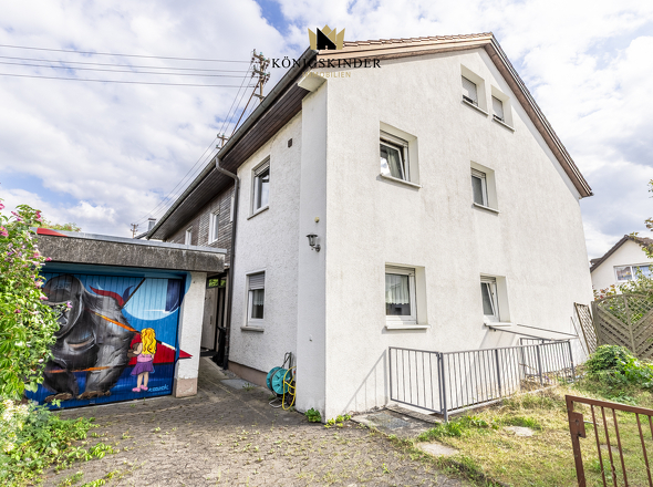 Hauszugang mit Garagenzufahrt