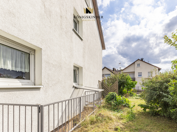 Teil vom Garten und Kellerabgang