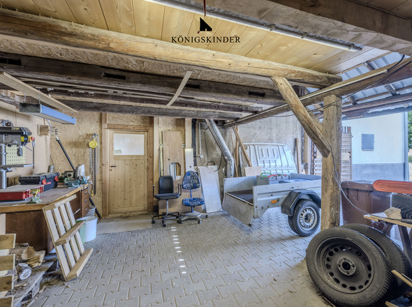 Scheuer mit zusätzlicher Empore