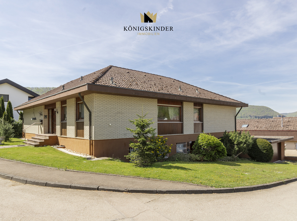 Haus von der Straße aus