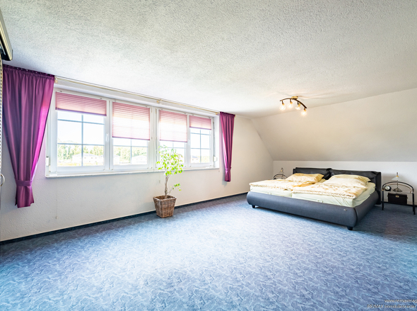 Schlafzimmer DG