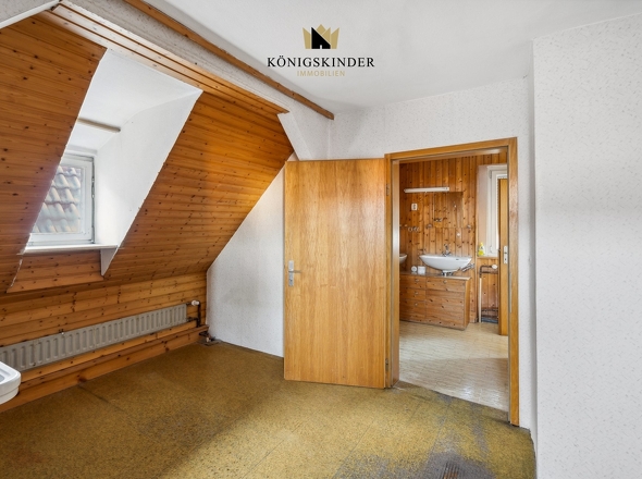 Charmantes Dachgeschoss mit viel Holz und Möglichkeiten zur individuellen Gestaltung