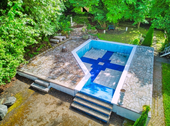 wunderschöner Garten mit großem Baumbestand 