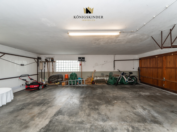 Große Doppelgarage 