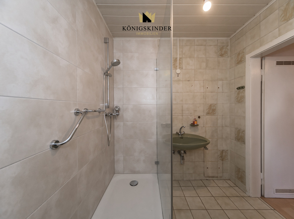...bereits mit neuer Dusche