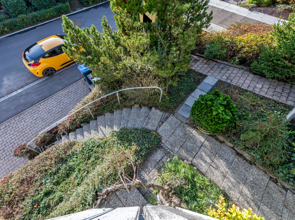 Weg Richtung Hauseingang