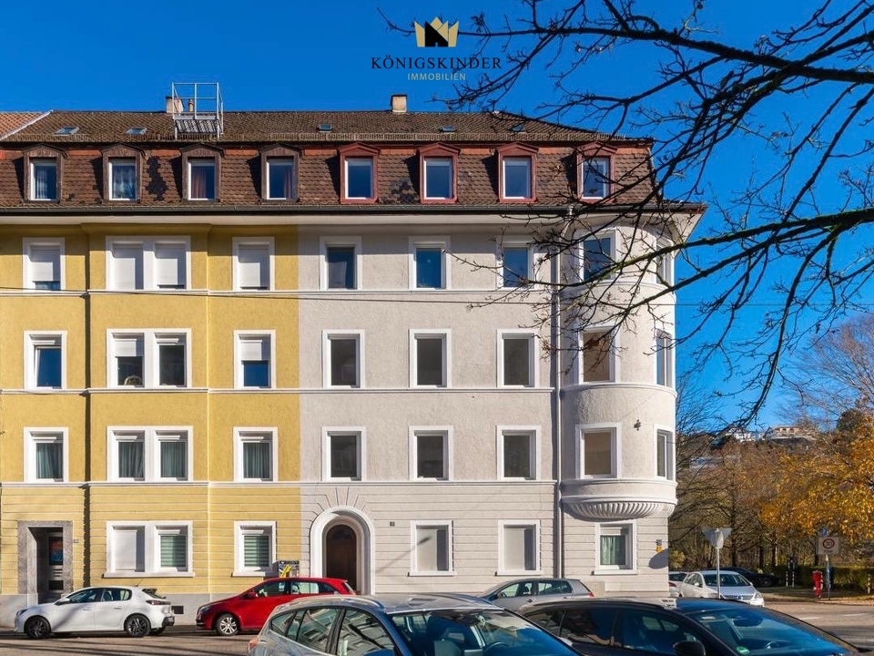 Stilvolles Mehrfamilienhaus mit klassisch gehaltener Fassade, elegantem Erker und dezenten Jugendstilelementen