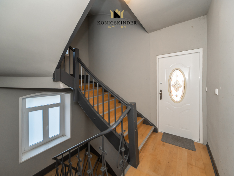 Gepflegtes Treppenhaus – harmonische Verbindung von Altbaucharme und moderner Gestaltung