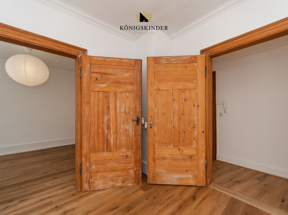 Originale Holztüren im Altbau-Stil 