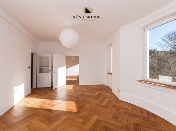 Zugang zum angrenzenden Zimmer 