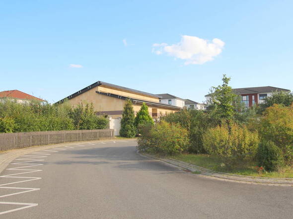 Wendehammer u. Blick auf verkehrsberuhigte Villenlage