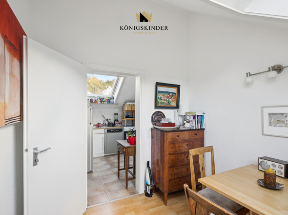 Essbereich mit Blick in die Küche