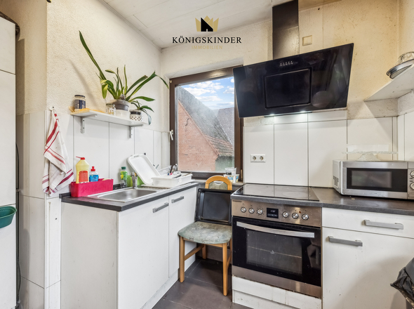 Küchenmöbel und -ausstattung mitenthalten