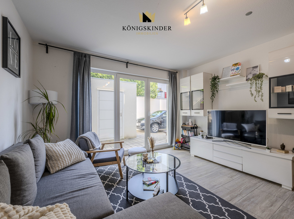 Einladendes Wohnzimmer der Einliegerwohnung – perfekt für Unabhängigkeit und entspanntes Wohnen auf rund 60 m².