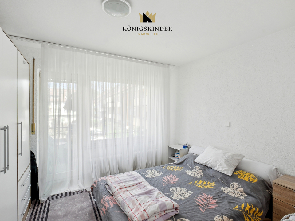 Zimmer mit Balkonzugang