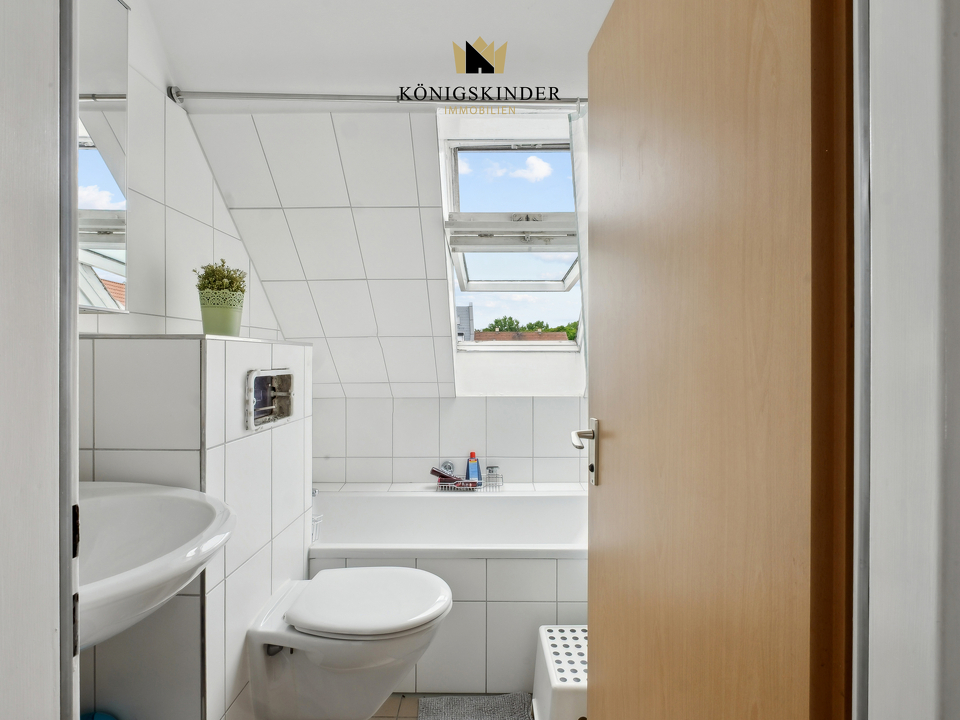 Tageslichtbad mit Wanne