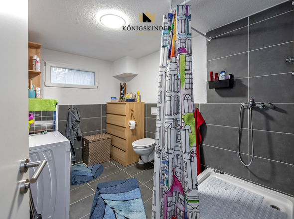 Frisch saniert: das Duschbad