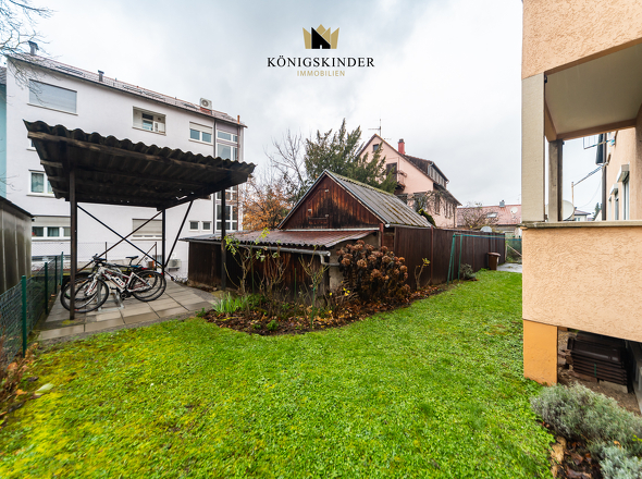 Fahrradstellplatz und Garten hinter dem Haus