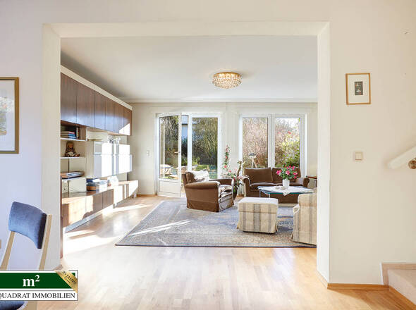 Blick vom Ess- ins  Wohnzimmer