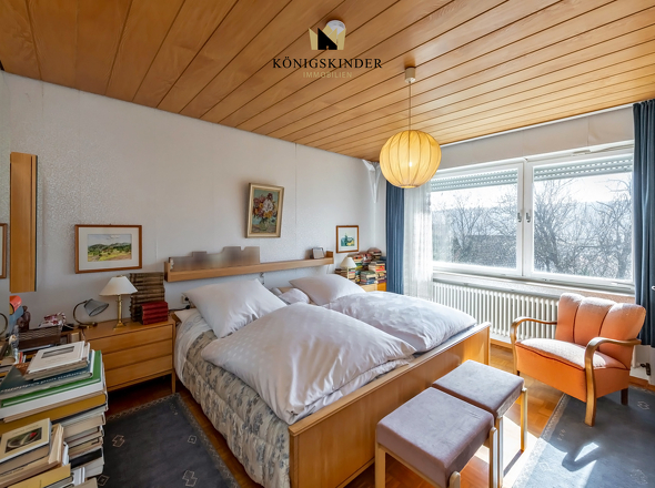 Helles großes Zimmer 