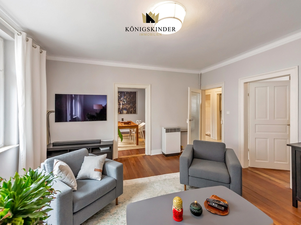 Wohnraum mit Blick ins Esszimmer