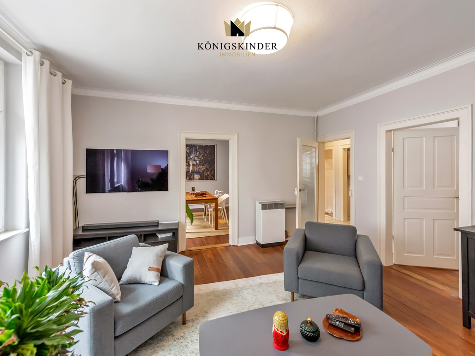 Wohnraum mit Blick ins Esszimmer