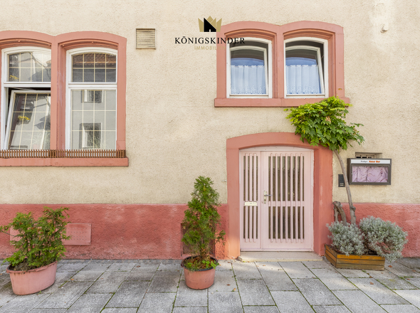 Eingang ehem. Gaststätte mit der Möglichkeit Außenbewirtung zu betreiben