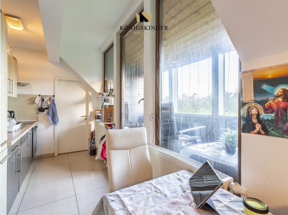 Küchenbereich mit anliegenden Balkon