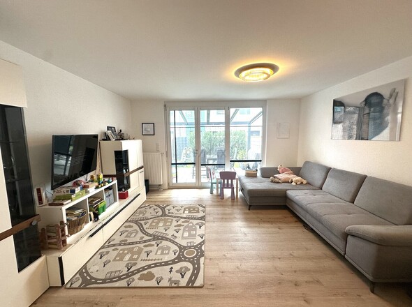 Wohnbereich mit Augang auf Terrasse