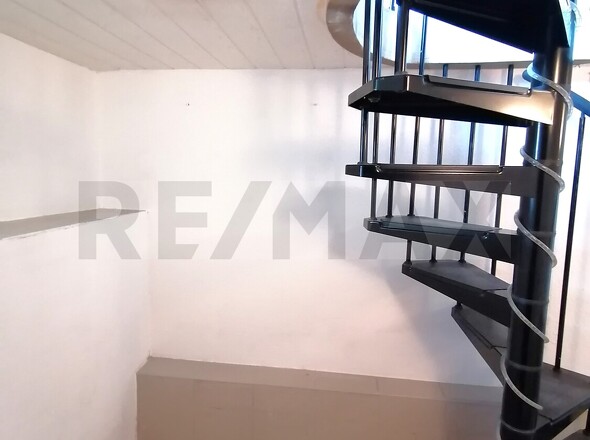 Treppe von Keller ins EG