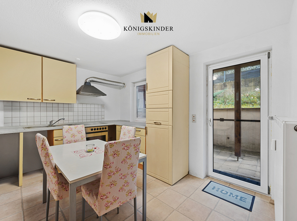 ...Wohnküche mit Terrassenausgang...