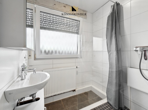 Tageslichtbad mit Dusche