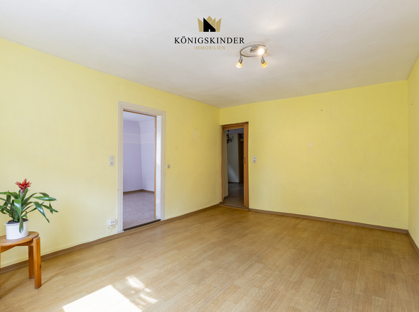 1.OG Wohnzimmer- Wärme und Gemütlichkeit: Das Herzstück des Hauses 