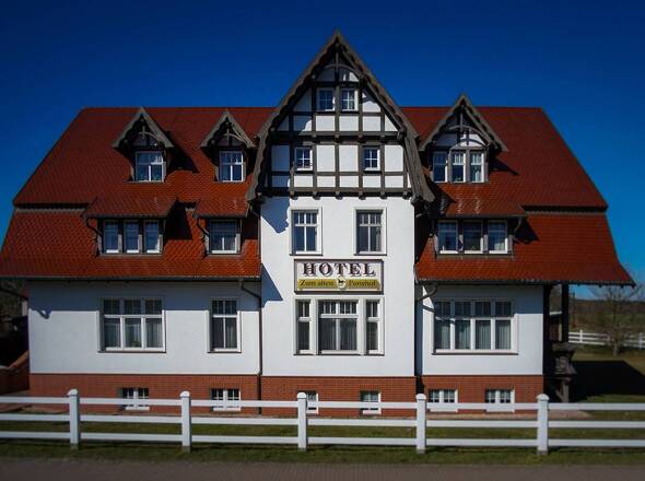 Frontalansicht Hotel