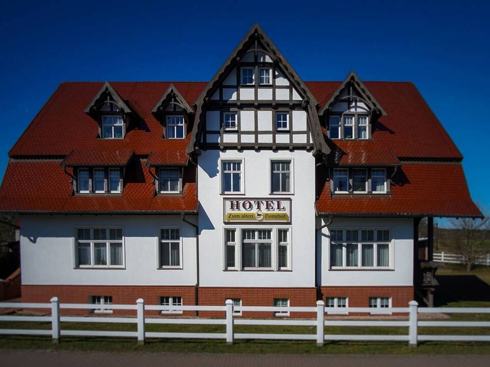 Frontalansicht Hotel