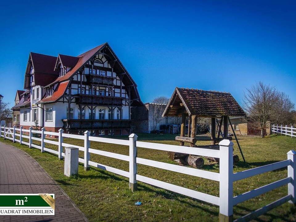 Seitenansicht Hotel rechte Grundstücksecke
