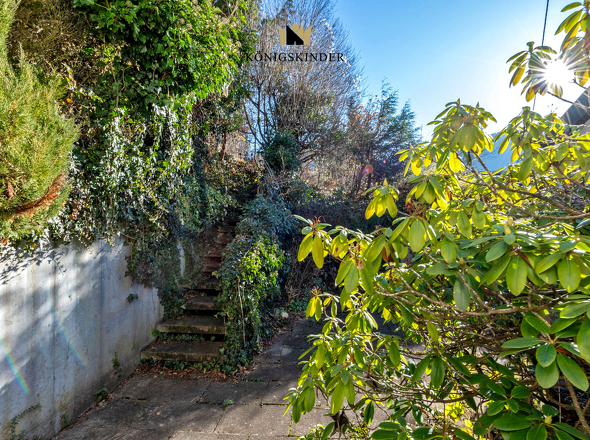 Zugang zum oberen Gartenteil