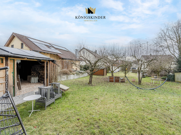 Großer Gartenanteil mit Holzschuppen