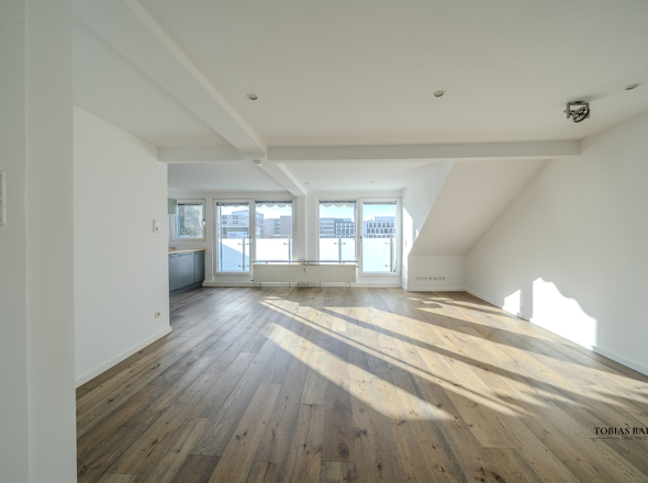 offene Wohnküche mit Balkon (Wohung rechts)