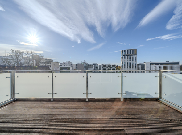 große Dachterrasse oben