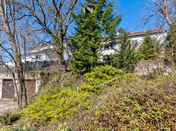 Sehr großes Grundstück