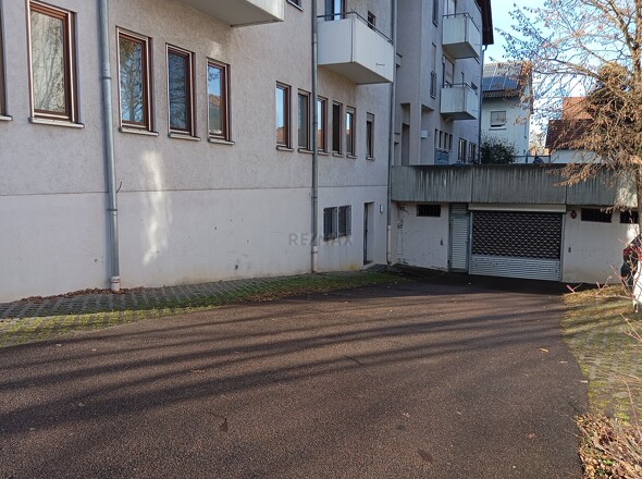 Tiefgarageneinfahrt