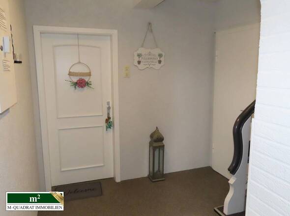Hausflur/ Whgs.-Tür EG